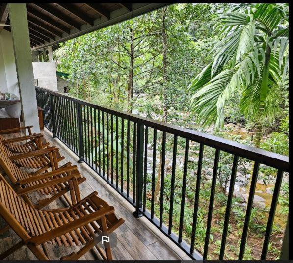 Old Bridge Riverside Hotel Kitulgala Luaran gambar